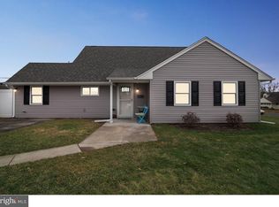 2 Hydrangea Rd, Levittown, PA 19056