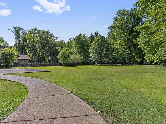 5th image of 360 Estate Dr