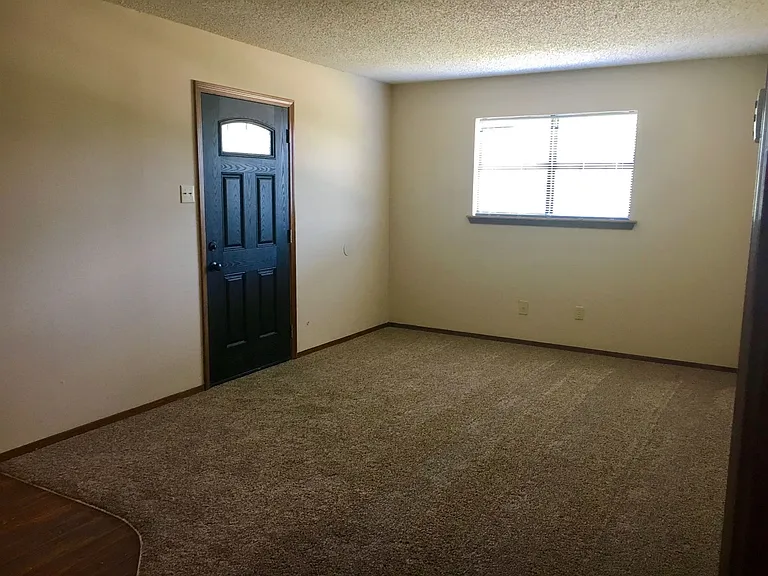 2601 SW D Ave — Photo 3