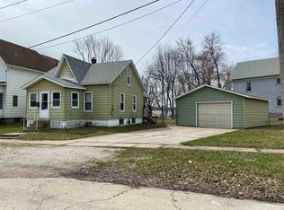 105 E 5th St, Savanna, IL 61074