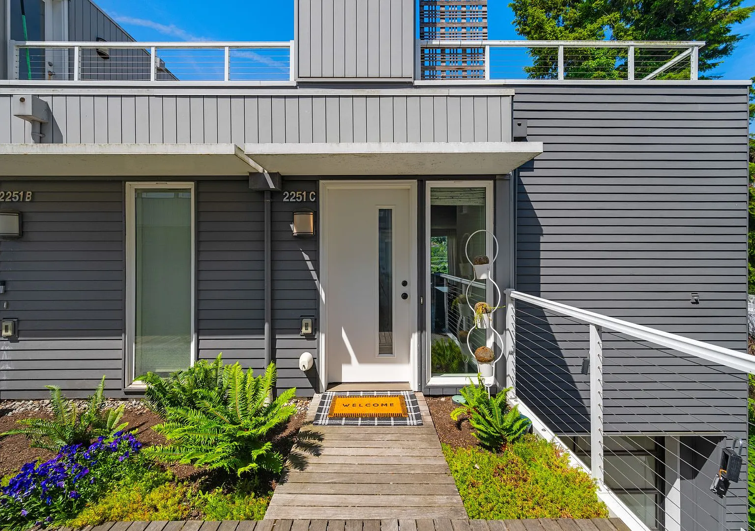 3-Bedroom Townhome with Views & Rooftop Deck in Interbay — Photo 1
