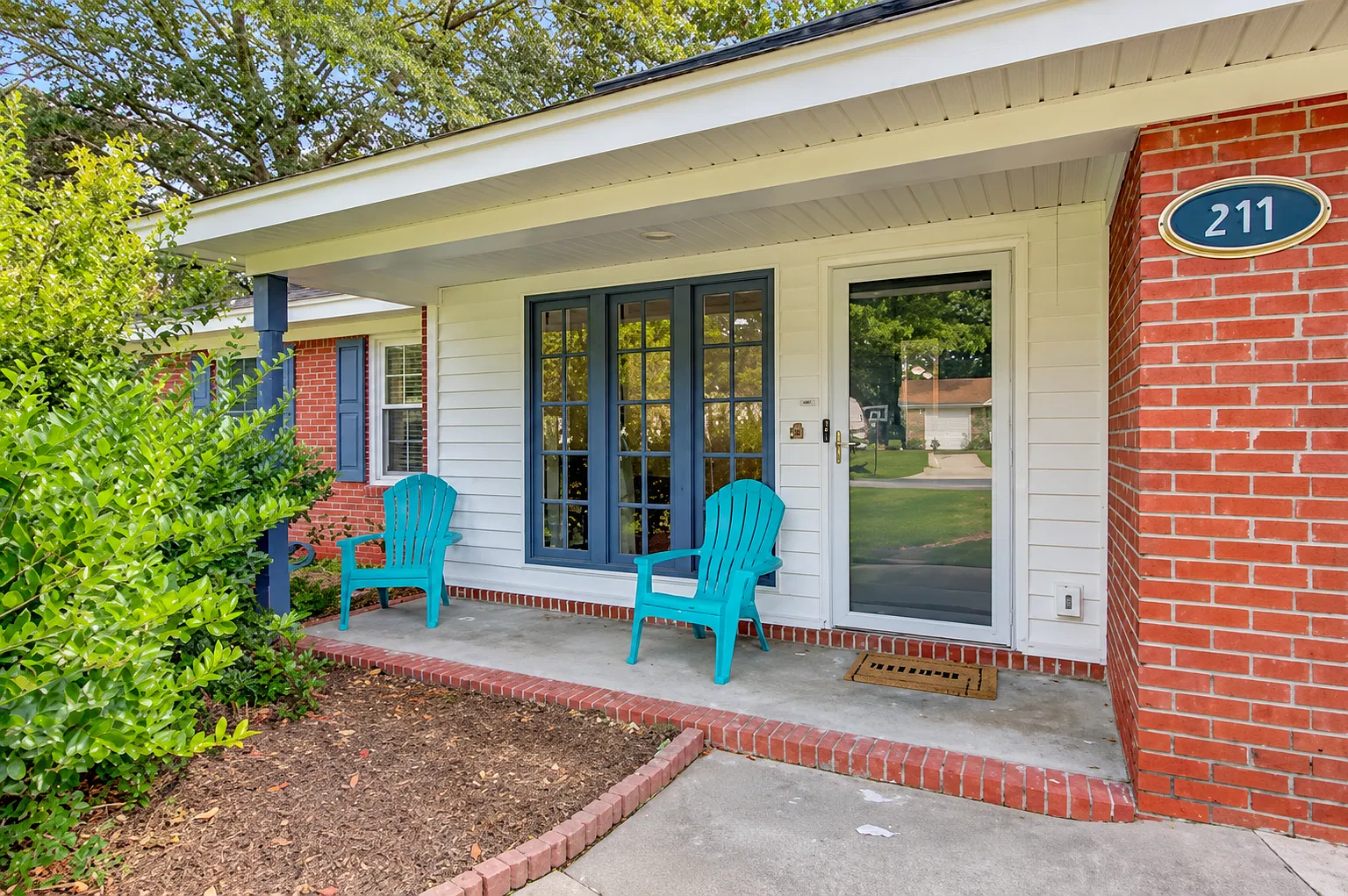 3 bed, 1300 sqft, $3,590 — Photo 2