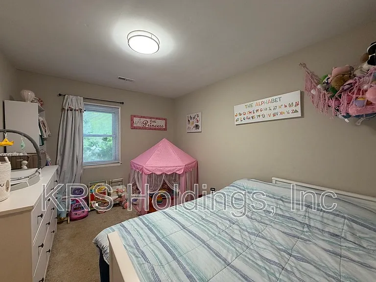 60 Sycamore Ave — Photo 7