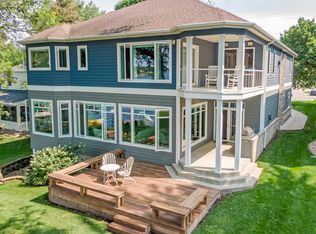 15211 Weather End Dr, Spirit Lake, IA 51360