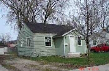 2nd image of 818 Henry St