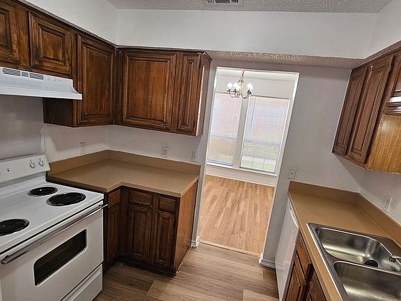 3rd image of 1400 Darr St APT C