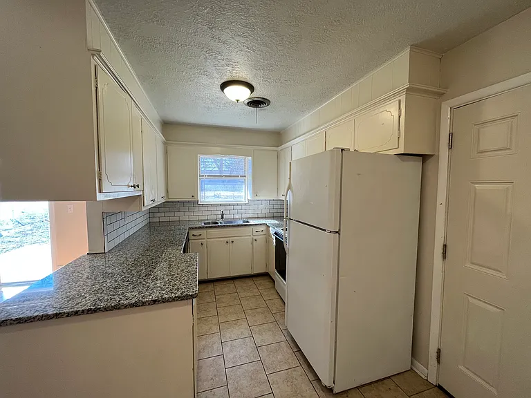 1508 Southern Heights Ave — Photo 9