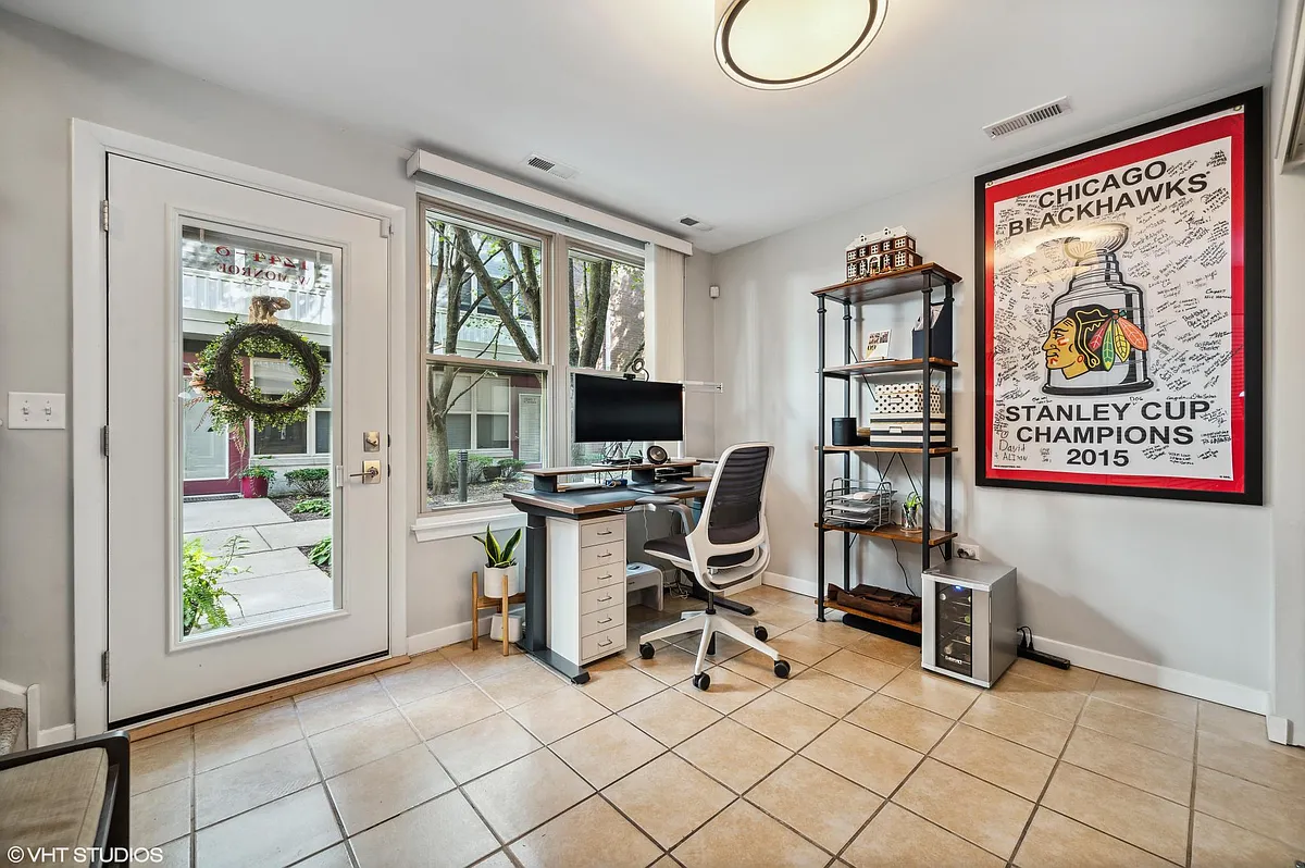 Building Photo - 1244 W Monroe St #8