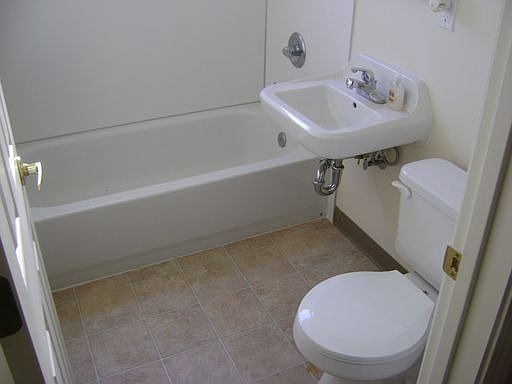 4th image of 800 18th St APT 4