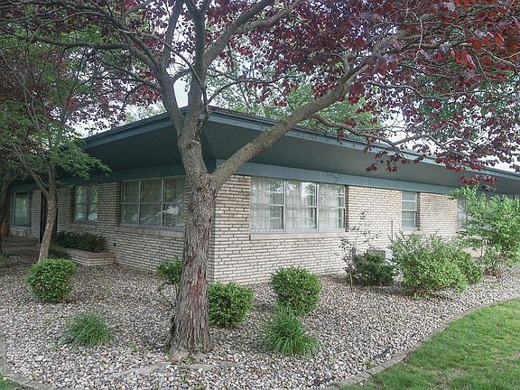 5th image of 8 E Woodlawn Ave