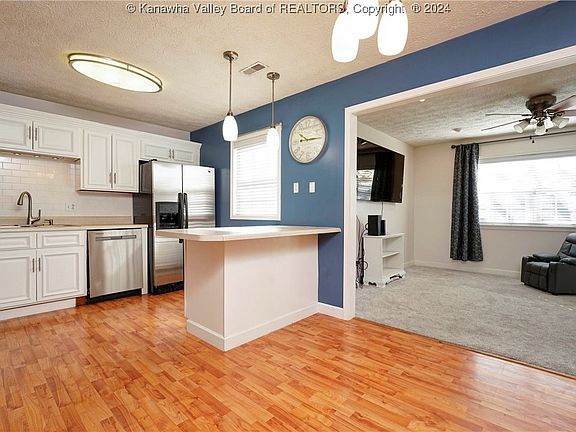 4th image of 131 Vaturia Dr
