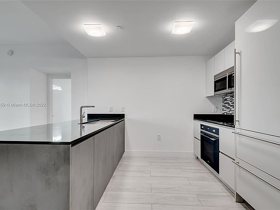 2nd image of 1010 E Brickell Ave #1904