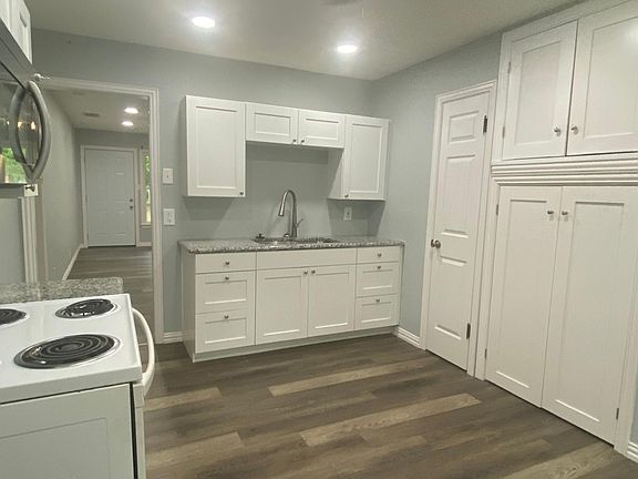 4th image of 210 W Willingham St #A