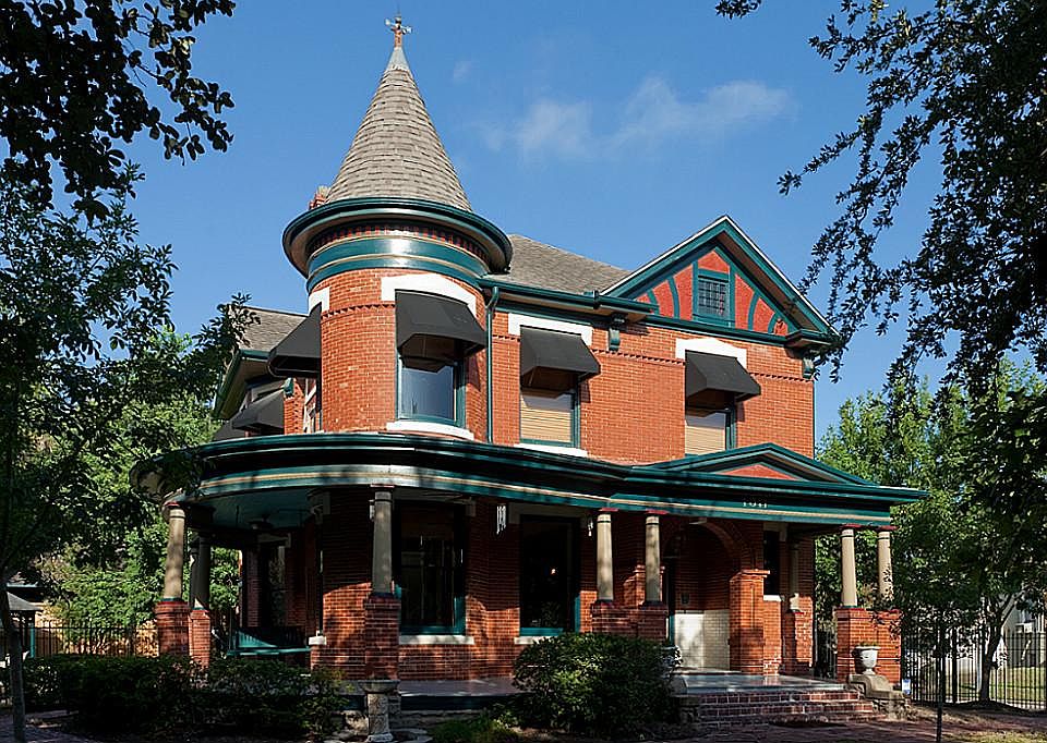 Gorgeous Heights Blvd Queen Anne on the National Registry of Historic Places.