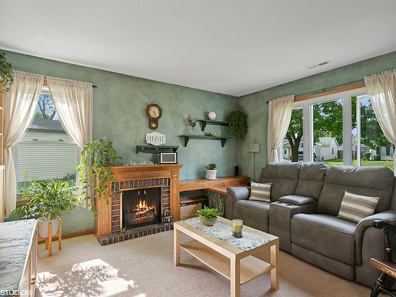 3rd image of 1081 Crestwood Ln