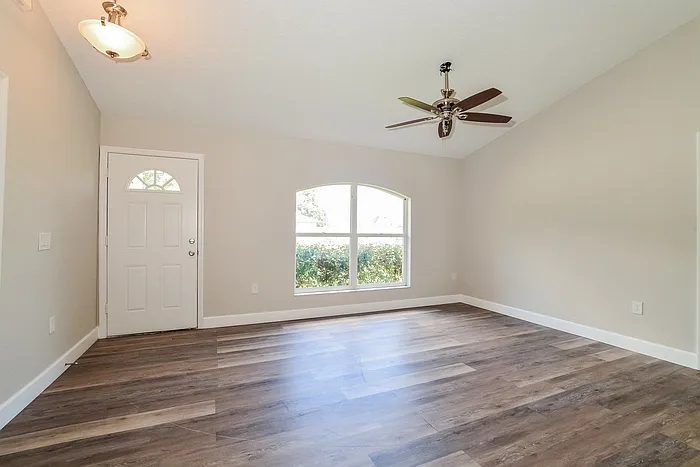2897 Grayton St — Photo 2