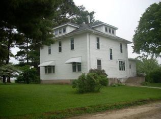 3273 Vine Rd, Dyersville, IA 52040