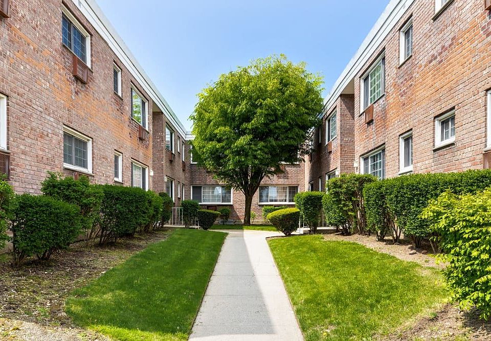 Eagle Rock Apartments at Carle Place 401 E Jericho Tpke Carle Place