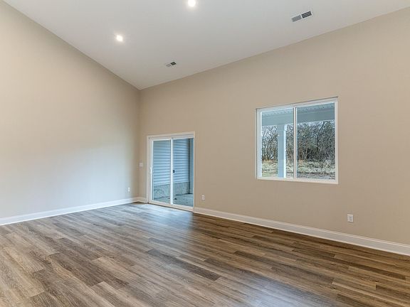 5th image of 853 Amesbury Drive St