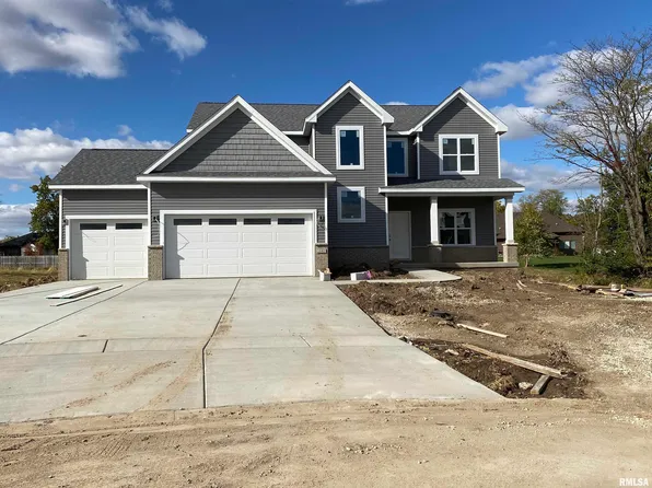 1843 Spartan Dr, Chatham, IL 62629