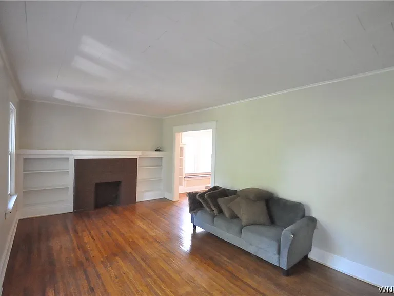 9 Wellington Rd — Photo 3