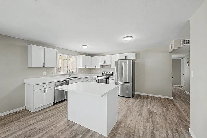 8129 W Hazelwood St — Photo 5
