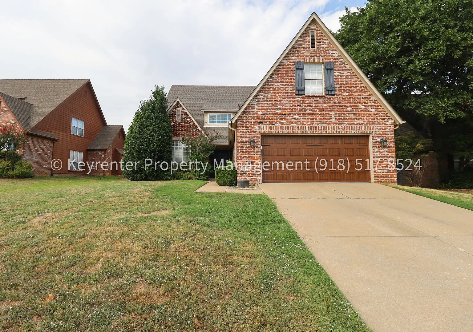 Spectacular 4 Bed | 4 Bath house in Ridge Pointe — Photo 1