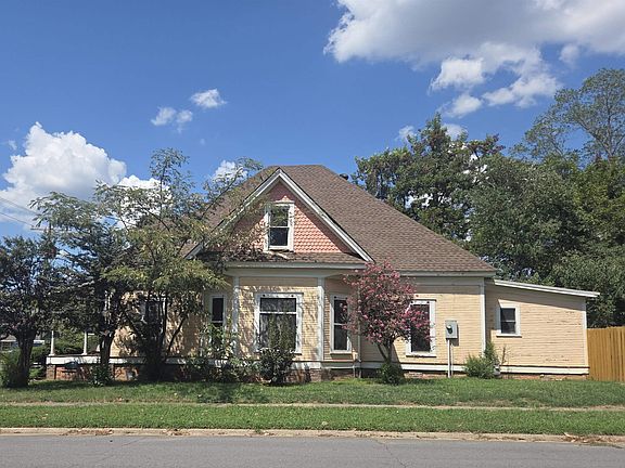5th image of 210 N Oak St