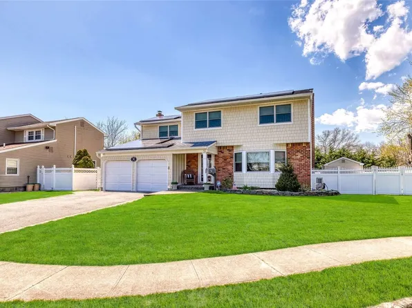 24 Kent Court, West Islip, NY 11795