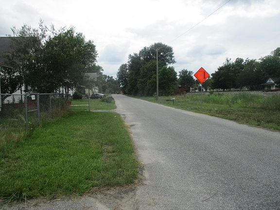 4th image of 156 Railroad St