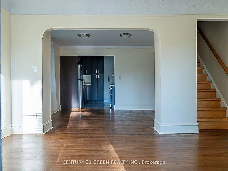 41 Paradise Rd S — Photo 3