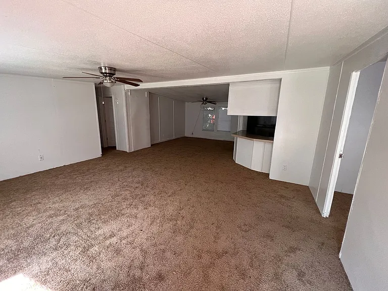112 E Troy Ter — Photo 2