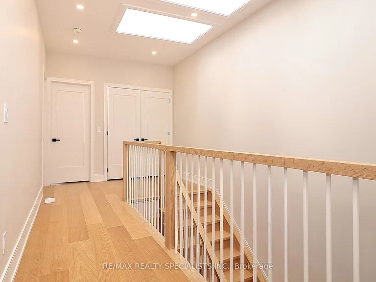 1048 Roosevelt Rd #MAIN — Photo 30