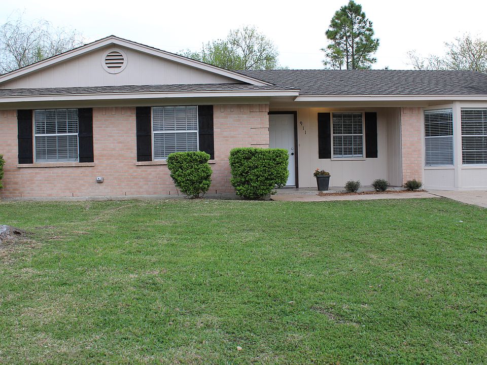 1st image of 911 Phillips Dr