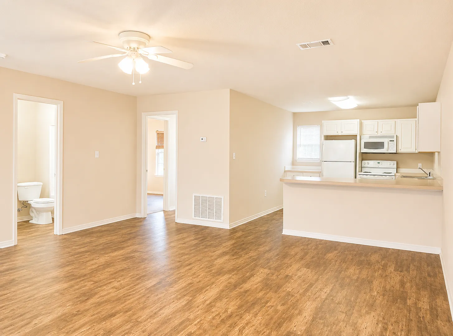 2 bed, 1250 sqft, $995 — Photo 3
