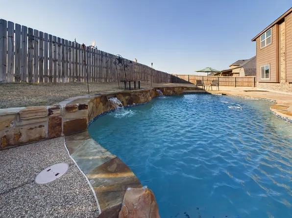 741 Mill Pond Dr, Midlothian, TX 76065