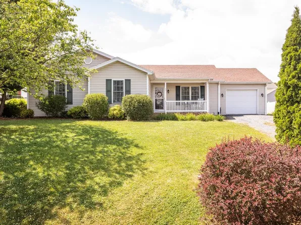 40 Falcon Ln, Weyers Cave, VA 24486