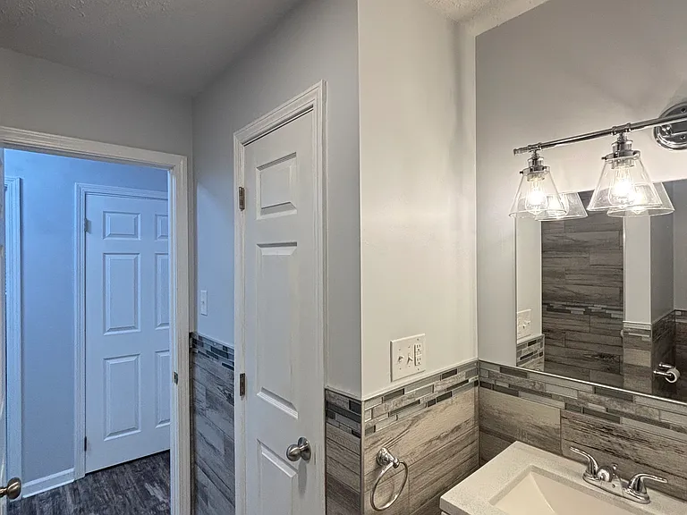 285 E Park Dr — Photo 6