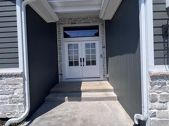3rd image of 16268 Baxter St