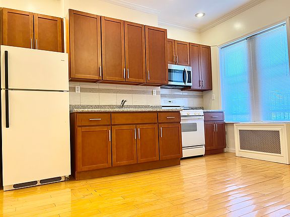 3rd image of 276 2nd St #4B