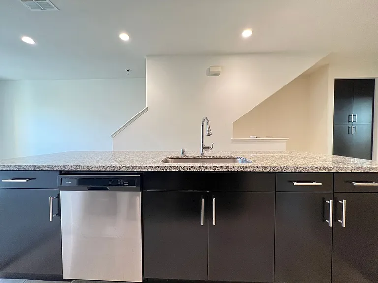 938 E Weaver Ln — Photo 10