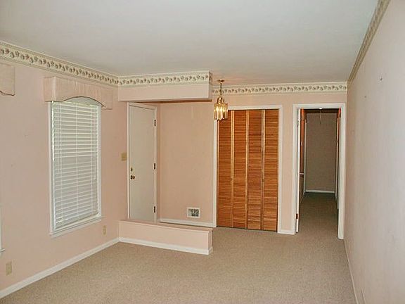 3rd image of 2249 Myra Ln
