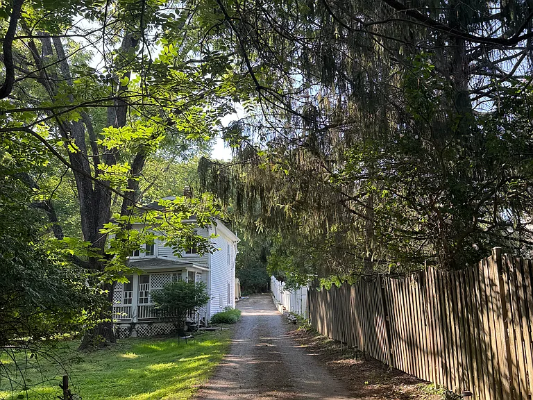 2758 Chain Bridge Rd — Photo 34