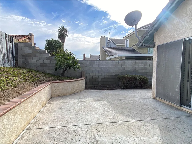 1084 Jacaranda Rd — Photo 17
