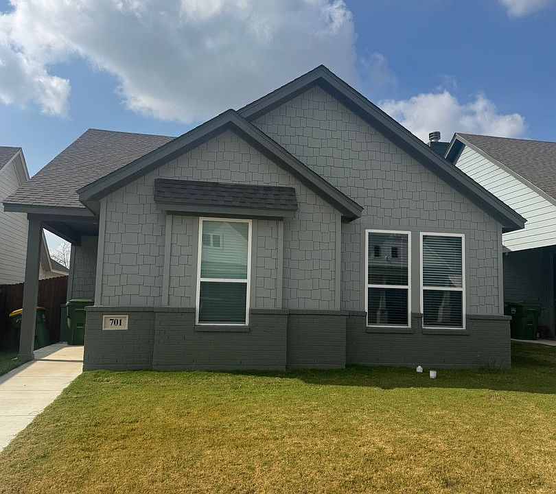1st image of 701 The Cottages Dr