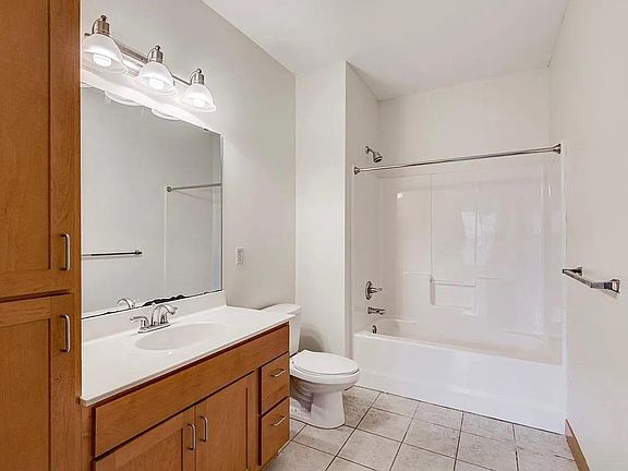 3rd image of 2900 University Ave SE APT 505