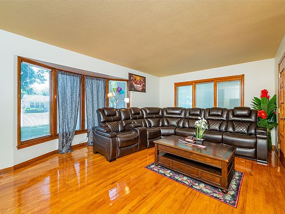 3rd image of 8505 Ridgemont Dr