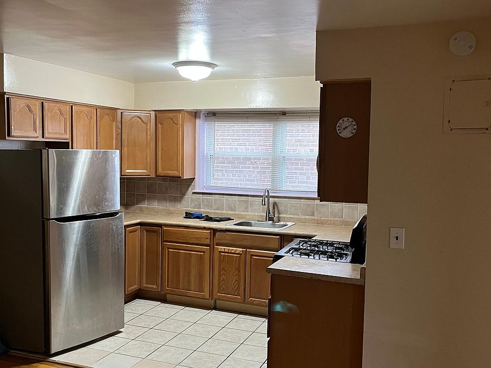 1st image of 2422 Wilson Ave