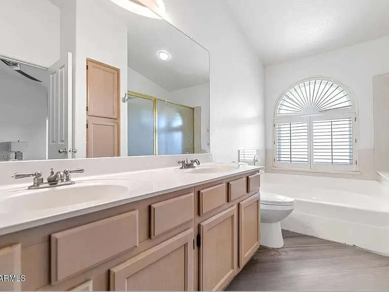 16224 S 40th Pl — Photo 12