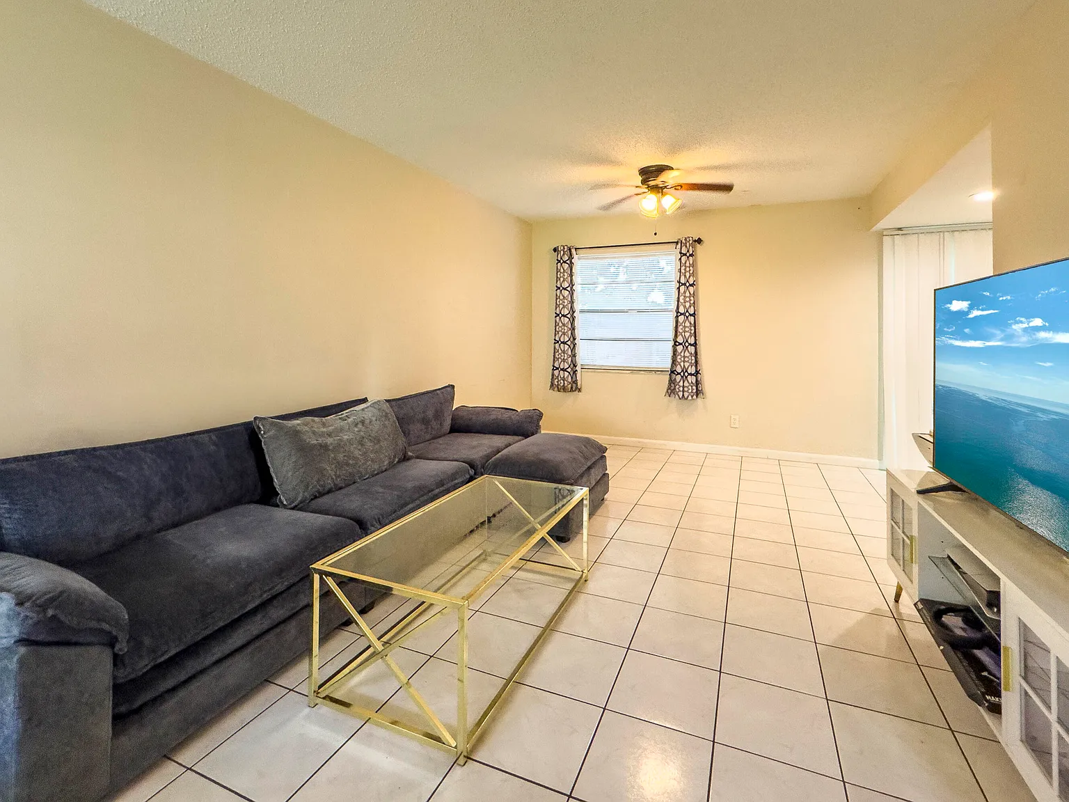 3 bed, 2.5 bath, 1232 sqft, $2,750 — Photo 2